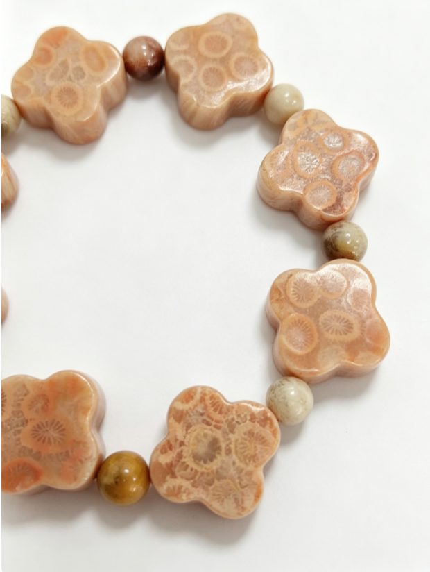 Four-leaf clover coral jade bracelet