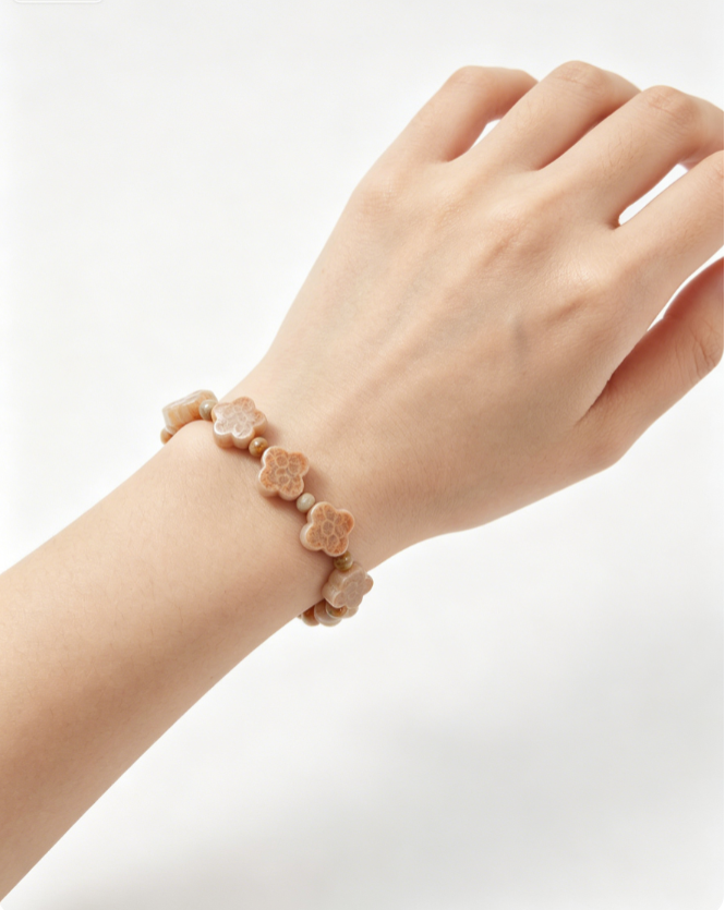 Four-leaf clover coral jade bracelet